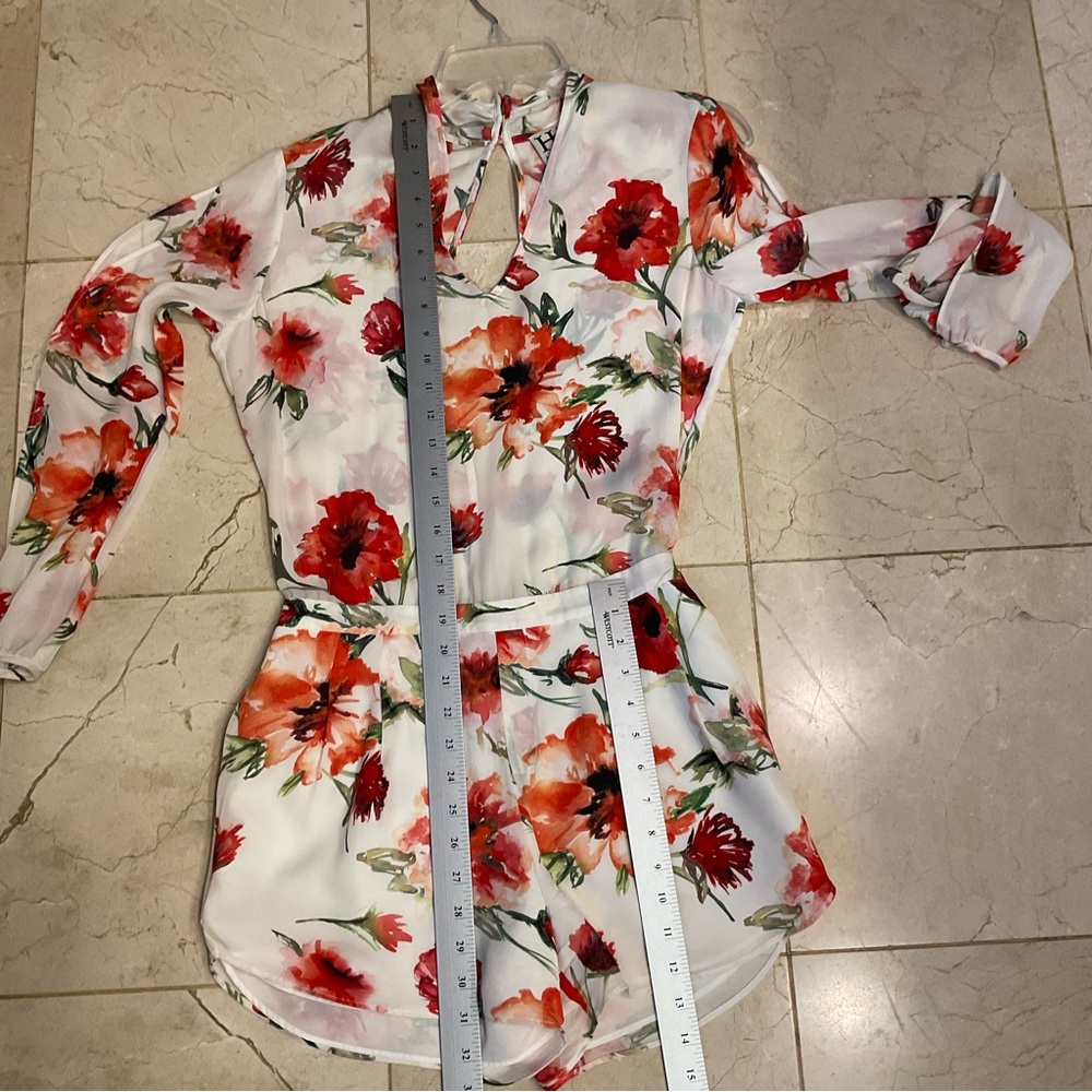 Haute Hippie silk floral romper shorts, long sleeves, v-neck.  Darling!  Size XS - Picture 16 of 16